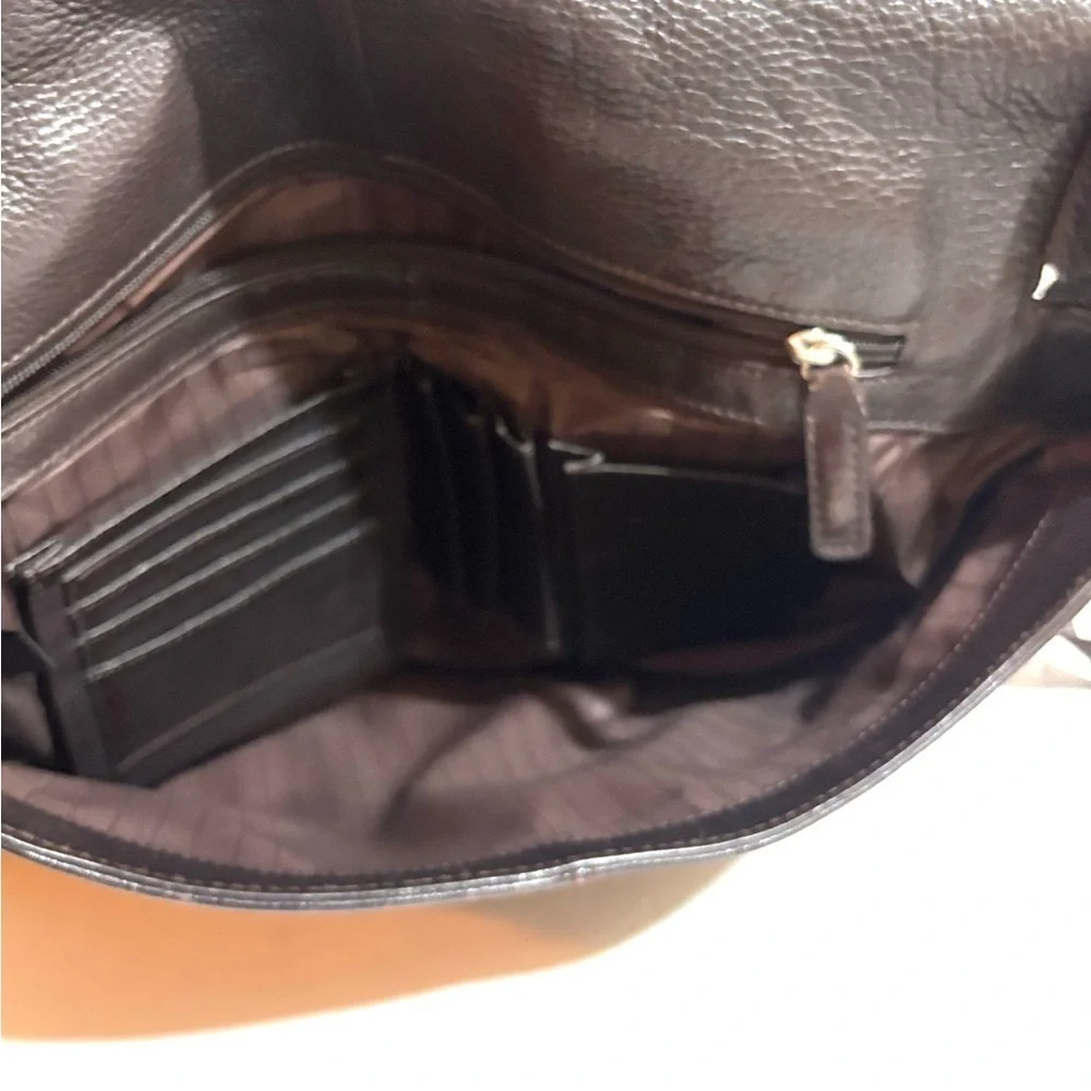Kenneth Cole unisex Dark Brown distressed Leather Messenger work    Travel  Bag